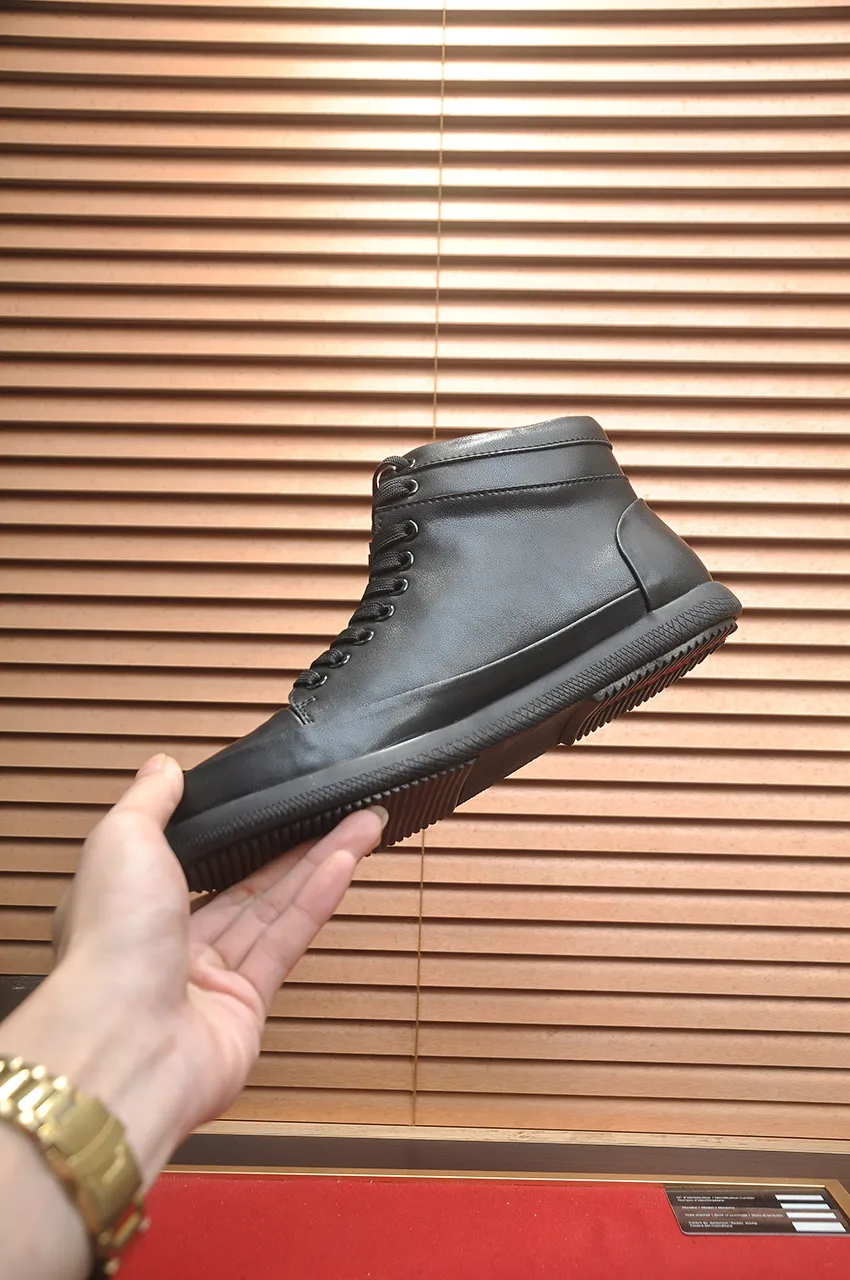 Men's shoes💰480💶【Prada】Trendy brand💞Mainly promote popular models, avant-garde and versatile fashionable men's shoes private version molding, 1:1 replica with glue splicing... Stylish and simple, original imported cowhide foot pads; the atmosphere and personality are more fashionable, eye-catching and pursuing class. It will subvert the old idea and be a must-have for fashionistas who want to spend time with you! Must keep it! High and comfortable but low, high-end quality workmanship. Code number: 38-45 (45 customized)